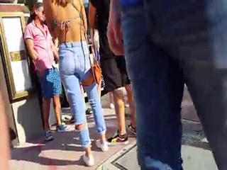 Секс видео с молодыми девушками и их парнями в общественных местах !